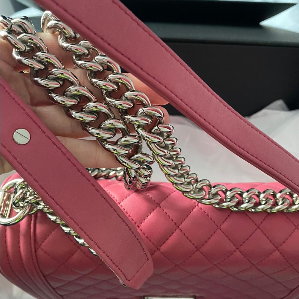 Chanel Medium Boy Bag - Picture 4 of 16